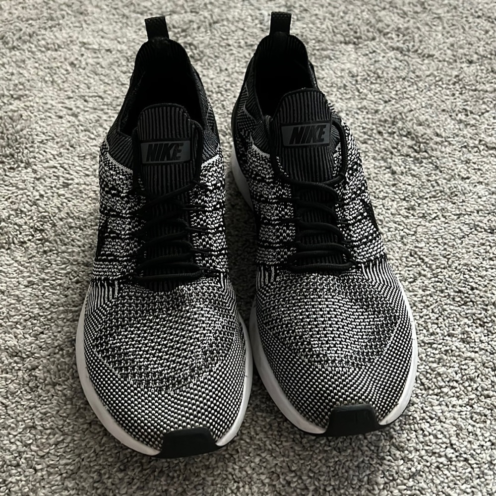 Black Nike Shoes